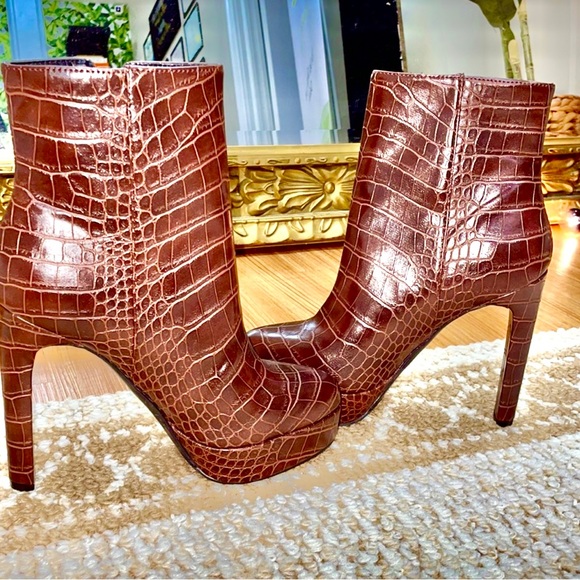 Guess "Dejah Croc Platform Booties" Dark
Brown Leather High Heel Booties - Picture 9 of 9